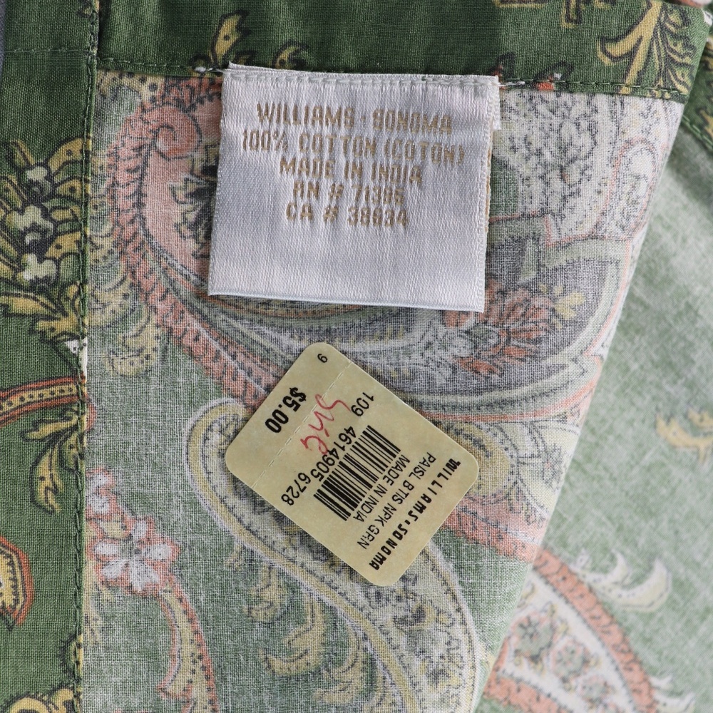 Williams Sonoma Green Paisley Set of 7 Placemats and Napkins - Picture 10 of 12